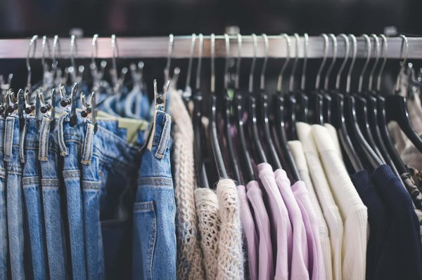 Eric Bompard : Luxe, confort et durabilité dans des vêtements en cachemire