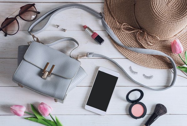 Pochette téléphone : élégance et fonctionnalité à portée de main