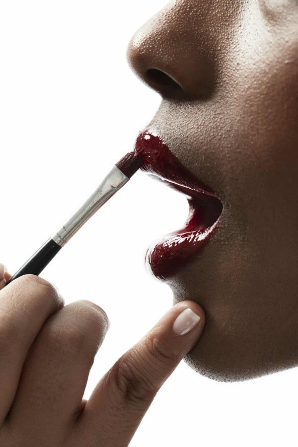 Maquillage : conseils de pro pour bien appliquer le rouge à lèvres